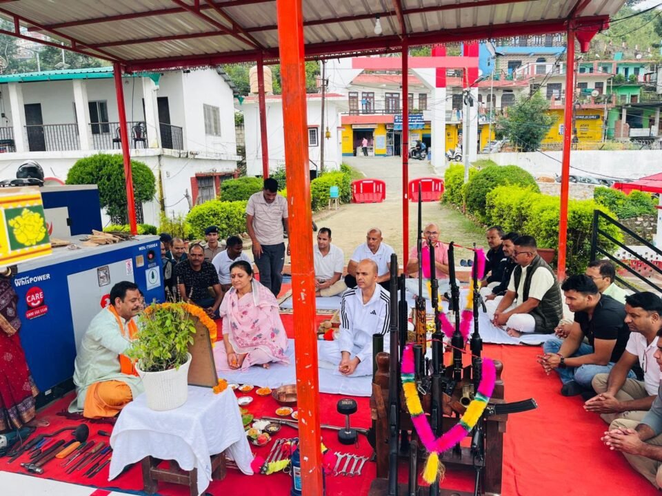 Lord Shri Vishwakarma was worshipped with due rituals across the district—including at Police Lines, all police stations and outposts, fire stations, and other units—where weapons, tools, and machinery were also venerated; Prasad was distributed to police personnel.