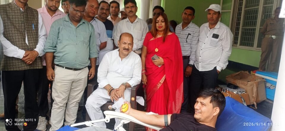 MLA Jeena turns 59; celebrates birthday with party workers.