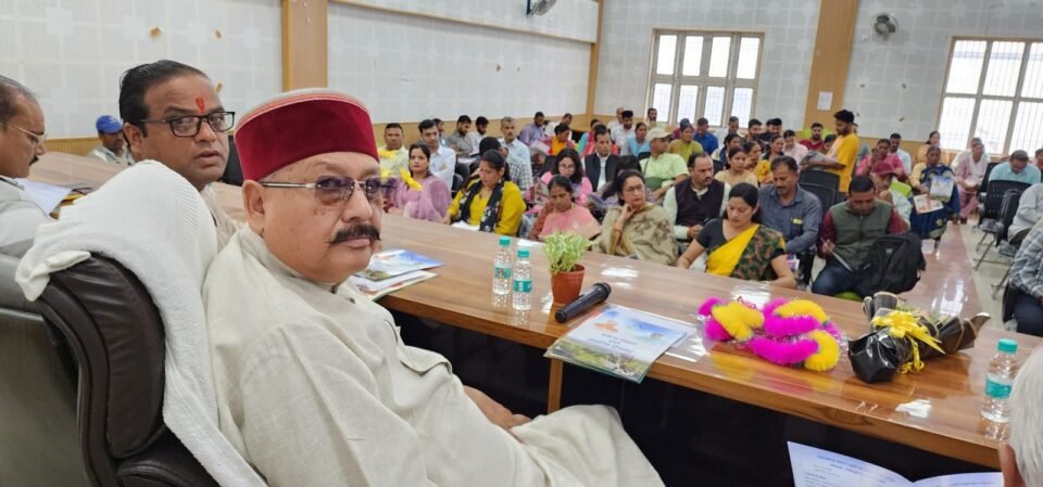 Maharaj resolved public grievances on the spot.