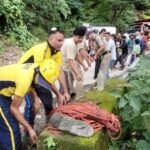 Tragic accident on Ramnagar-Bhatraunjkhan road Dumper plunges into gorge, driver dies.