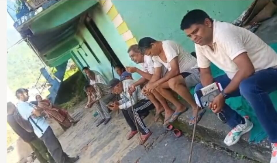 Villagers gripped by fear due to the leopard's frequent movement within the village; demand for immediate installation of a cage.