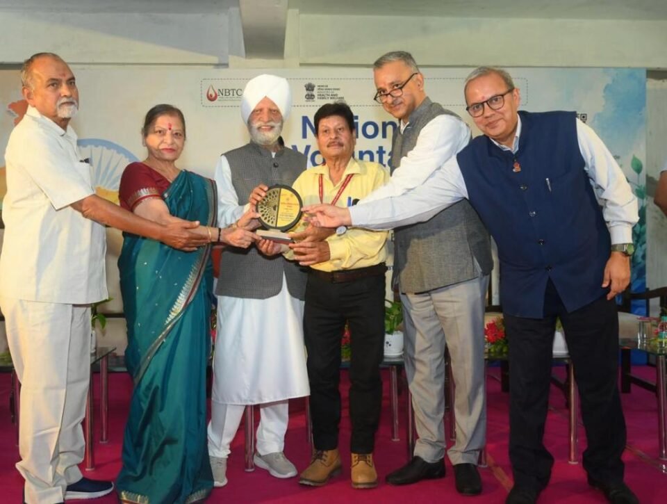 Dr. Anil Verma, a 155-time blood donor, honored with the National Voluntary Blood Donation Award.