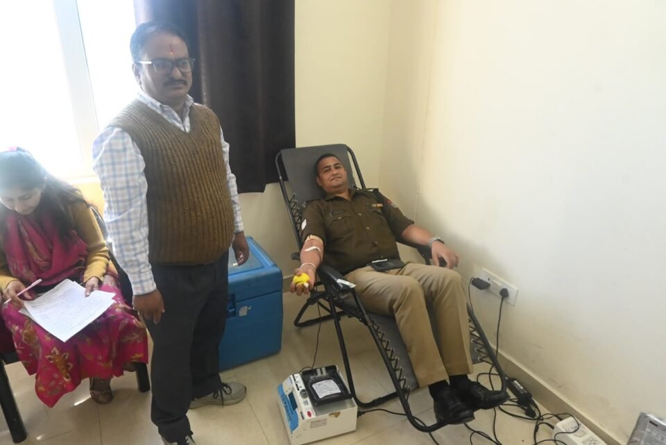 Free health checkup and blood donation camp organized for police personnel and their families in Police Line Almora.