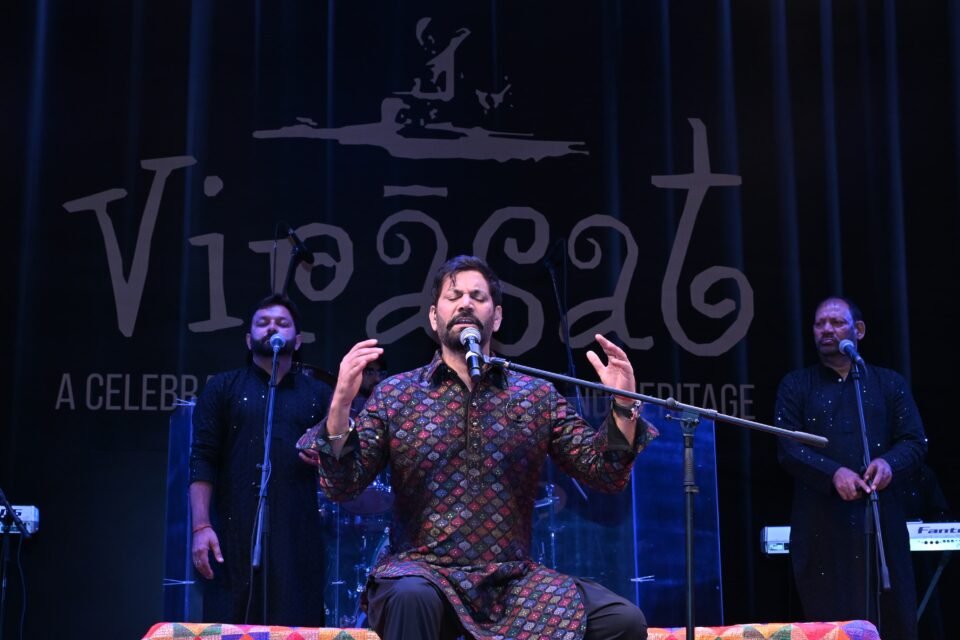 From Sufi music to pop and Bollywood, Jasbir Jassi's performance captivated the audience.