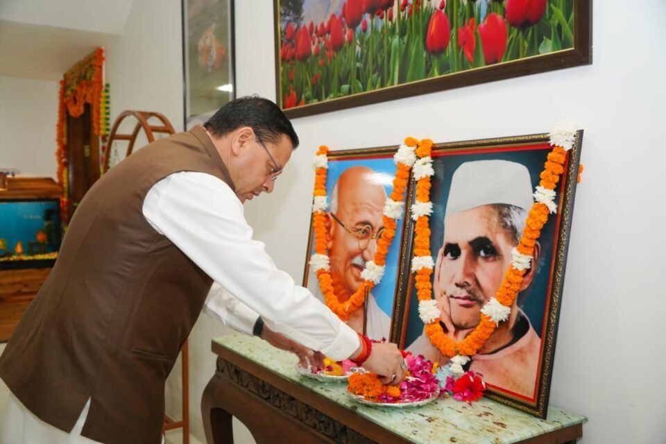 Governor Gurmit Singh paid tribute on the birth anniversaries of Mahatma Gandhi and Lal Bahadur Shastri.