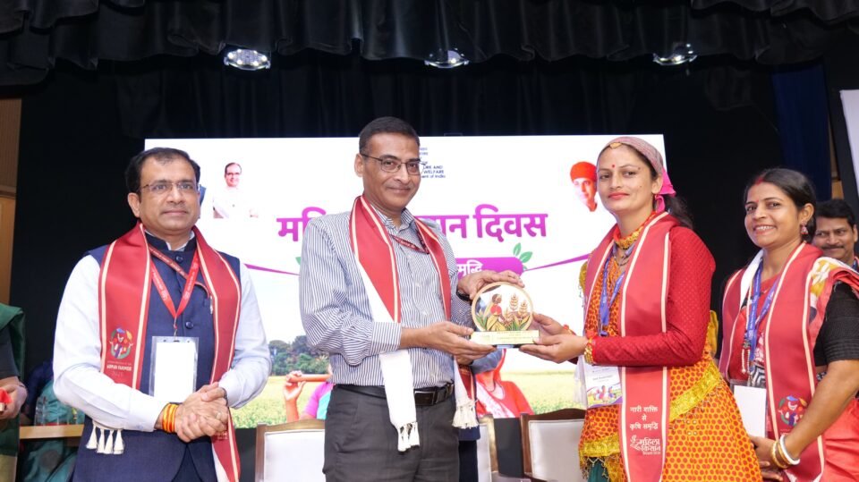 Priti Pant from Almora was honored in Delhi for her outstanding contribution to the agricultural sector; by adopting scientific farming methods, she increased her income and became an inspiration for other farmers.