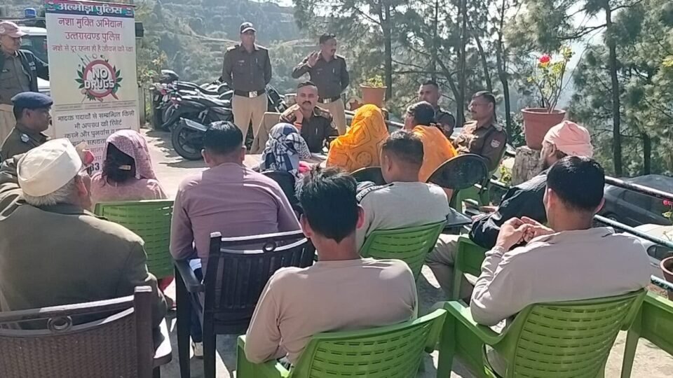 Salt police heard public grievances during 'Thana Diwas' and resolved them on the spot.