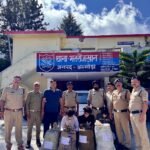 Three smugglers were transporting a large consignment of cannabis in a car without a number plate; 54.542 kg of cannabis was seized.